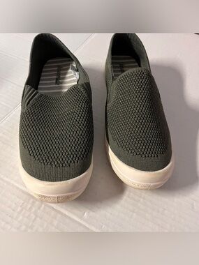 Aeropostale olive green slip-on mesh sneakers size 7